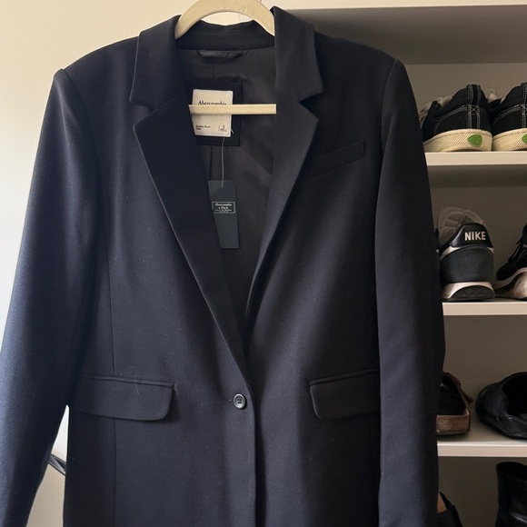 Abercrombie & Fitch Jackets & Blazers - NWT Abercrombie & Fitch Women's Black Single-Button Blazer